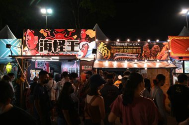 Kuching, Malezya - 1 Ağustos 2022: Geleneksel Kuching Festivali Sokak Fuarı