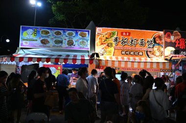 Kuching, Malezya - 1 Ağustos 2022: Geleneksel Kuching Festivali Sokak Fuarı