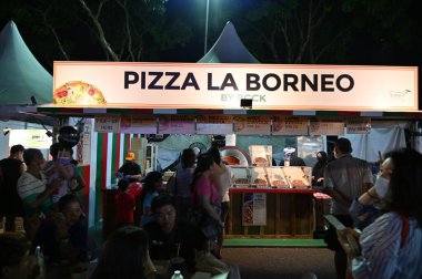 Kuching, Malezya - 1 Ağustos 2022: Geleneksel Kuching Festivali Sokak Fuarı