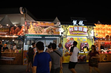 Kuching, Malezya - 1 Ağustos 2022: Geleneksel Kuching Festivali Sokak Fuarı