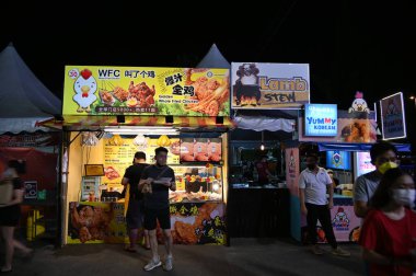 Kuching, Malezya - 1 Ağustos 2022: Geleneksel Kuching Festivali Sokak Fuarı