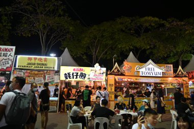 Kuching, Malezya - 1 Ağustos 2022: Geleneksel Kuching Festivali Sokak Fuarı