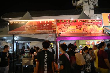 Kuching, Malezya - 1 Ağustos 2022: Geleneksel Kuching Festivali Sokak Fuarı