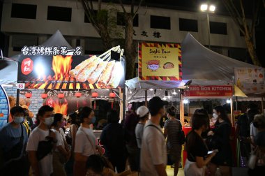 Kuching, Malezya - 1 Ağustos 2022: Geleneksel Kuching Festivali Sokak Fuarı