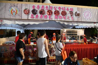 Kuching, Malezya - 1 Ağustos 2022: Geleneksel Kuching Festivali Sokak Fuarı