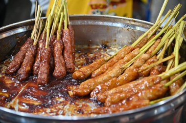 Kuching, Malezya - 1 Ağustos 2022: Geleneksel Kuching Festivali Sokak Fuarı