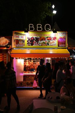 Kuching, Malezya - 1 Ağustos 2022: Geleneksel Kuching Festivali Sokak Fuarı