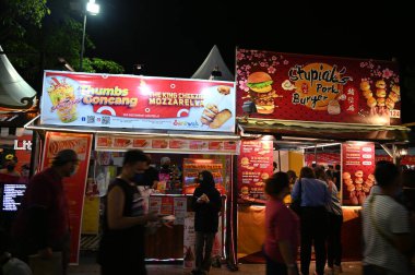 Kuching, Malezya - 1 Ağustos 2022: Geleneksel Kuching Festivali Sokak Fuarı