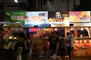 Kuching, Malezya - 1 Ağustos 2022: Geleneksel Kuching Festivali Sokak Fuarı