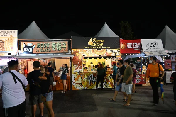 Kuching, Malezya - 1 Ağustos 2022: Geleneksel Kuching Festivali Sokak Fuarı