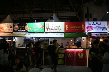 Kuching, Malezya - 1 Ağustos 2022: Geleneksel Kuching Festivali Sokak Fuarı