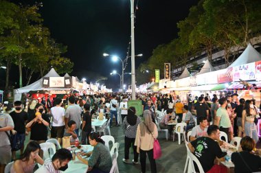 Kuching, Malezya - 1 Ağustos 2022: Geleneksel Kuching Festivali Sokak Fuarı