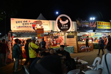 Kuching, Malezya - 1 Ağustos 2022: Geleneksel Kuching Festivali Sokak Fuarı