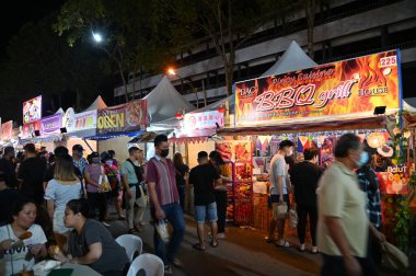 Kuching, Malezya - 1 Ağustos 2022: Geleneksel Kuching Festivali Sokak Fuarı