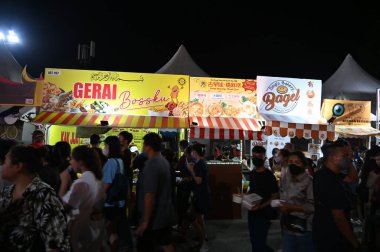 Kuching, Malezya - 1 Ağustos 2022: Geleneksel Kuching Festivali Sokak Fuarı