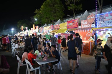 Kuching, Malezya - 1 Ağustos 2022: Geleneksel Kuching Festivali Sokak Fuarı