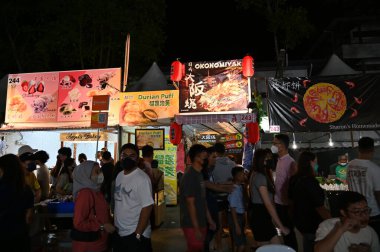 Kuching, Malezya - 1 Ağustos 2022: Geleneksel Kuching Festivali Sokak Fuarı