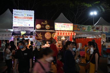 Kuching, Malezya - 1 Ağustos 2022: Geleneksel Kuching Festivali Sokak Fuarı