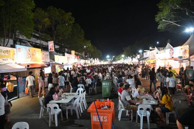 Kuching, Malezya - 1 Ağustos 2022: Geleneksel Kuching Festivali Sokak Fuarı