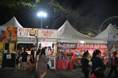 Kuching, Malezya - 1 Ağustos 2022: Geleneksel Kuching Festivali Sokak Fuarı