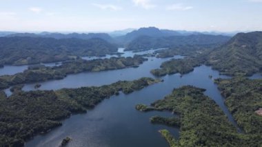 Milford Ses ve Kuşkulu Ses 'in Dağları ve Fiyortları, Yeni Zelanda. Bengoh Vadisi, Sarawak.