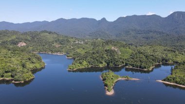 Milford Ses ve Kuşkulu Ses 'in Dağları ve Fiyortları, Yeni Zelanda. Bengoh Vadisi, Sarawak.