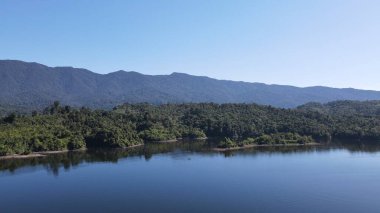 Milford Ses ve Kuşkulu Ses 'in Dağları ve Fiyortları, Yeni Zelanda. Bengoh Vadisi, Sarawak.