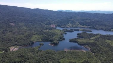 Milford Ses ve Kuşkulu Ses 'in Dağları ve Fiyortları, Yeni Zelanda. Bengoh Vadisi, Sarawak.