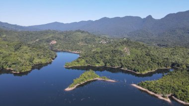 Milford Ses ve Kuşkulu Ses 'in Dağları ve Fiyortları, Yeni Zelanda. Bengoh Vadisi, Sarawak.