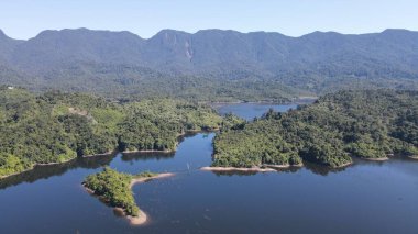 Milford Ses ve Kuşkulu Ses 'in Dağları ve Fiyortları, Yeni Zelanda. Bengoh Vadisi, Sarawak.