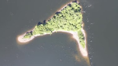 Milford Ses ve Kuşkulu Ses 'in Dağları ve Fiyortları, Yeni Zelanda. Bengoh Vadisi, Sarawak.