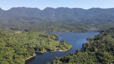 Milford Ses ve Kuşkulu Ses 'in Dağları ve Fiyortları, Yeni Zelanda. Bengoh Vadisi, Sarawak.