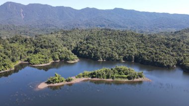 Milford Ses ve Kuşkulu Ses 'in Dağları ve Fiyortları, Yeni Zelanda. Bengoh Vadisi, Sarawak.