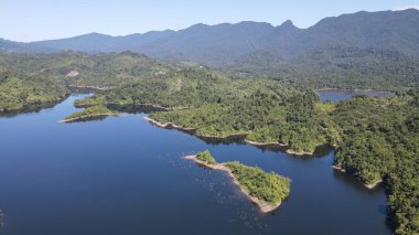 Milford Ses ve Kuşkulu Ses 'in Dağları ve Fiyortları, Yeni Zelanda. Bengoh Vadisi, Sarawak.