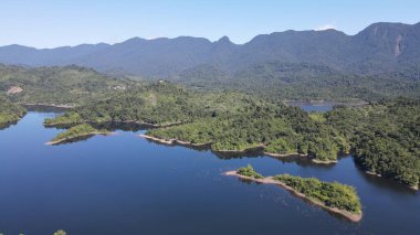 Milford Ses ve Kuşkulu Ses 'in Dağları ve Fiyortları, Yeni Zelanda. Bengoh Vadisi, Sarawak.