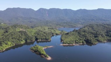 Milford Ses ve Kuşkulu Ses 'in Dağları ve Fiyortları, Yeni Zelanda. Bengoh Vadisi, Sarawak.