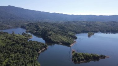 Milford Ses ve Kuşkulu Ses 'in Dağları ve Fiyortları, Yeni Zelanda. Bengoh Vadisi, Sarawak.
