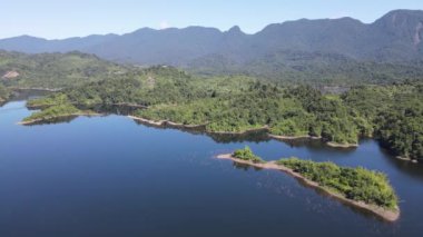 Milford Ses ve Kuşkulu Ses 'in Dağları ve Fiyortları, Yeni Zelanda. Bengoh Vadisi, Sarawak.