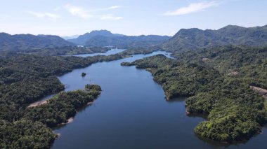 Milford Ses ve Kuşkulu Ses 'in Dağları ve Fiyortları, Yeni Zelanda. Bengoh Vadisi, Sarawak.