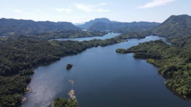 Milford Ses ve Kuşkulu Ses 'in Dağları ve Fiyortları, Yeni Zelanda. Bengoh Vadisi, Sarawak.