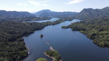 Milford Ses ve Kuşkulu Ses 'in Dağları ve Fiyortları, Yeni Zelanda. Bengoh Vadisi, Sarawak.