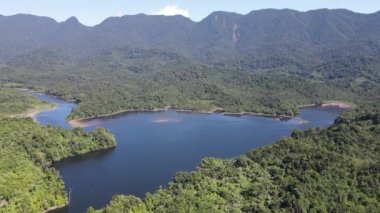 Milford Ses ve Kuşkulu Ses 'in Dağları ve Fiyortları, Yeni Zelanda. Bengoh Vadisi, Sarawak.