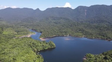 Milford Ses ve Kuşkulu Ses 'in Dağları ve Fiyortları, Yeni Zelanda. Bengoh Vadisi, Sarawak.