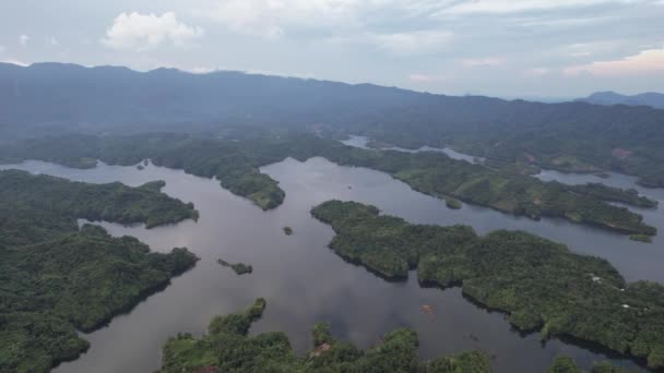 米尔福德声音和怀疑声音的山脉和峡湾 新西兰 沙捞越本戈谷地 — 图库视频影像