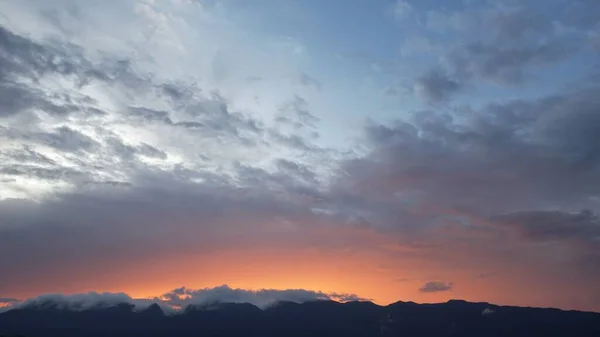 ミルフォード サウンドの山脈とフィヨルドとニュージーランドの疑わしい音 サラワク州ベンゴー バレー — ストック写真