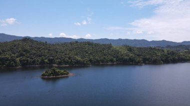Milford Ses ve Kuşkulu Ses 'in Dağları ve Fiyortları, Yeni Zelanda. Bengoh Vadisi, Sarawak.