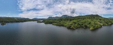 Milford Ses ve Kuşkulu Ses 'in Dağları ve Fiyortları, Yeni Zelanda. Bengoh Vadisi, Sarawak.