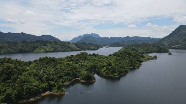 Milford Ses ve Kuşkulu Ses 'in Dağları ve Fiyortları, Yeni Zelanda. Bengoh Vadisi, Sarawak.