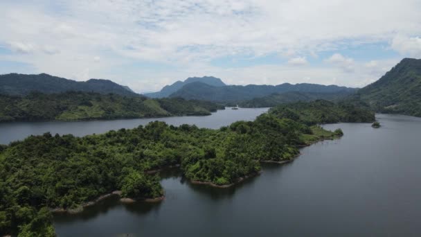 米尔福德声音和怀疑声音的山脉和峡湾 新西兰 沙捞越本戈谷地 — 图库视频影像