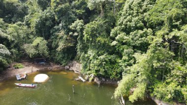 Milford Ses ve Kuşkulu Ses 'in Dağları ve Fiyortları, Yeni Zelanda. Bengoh Vadisi, Sarawak.
